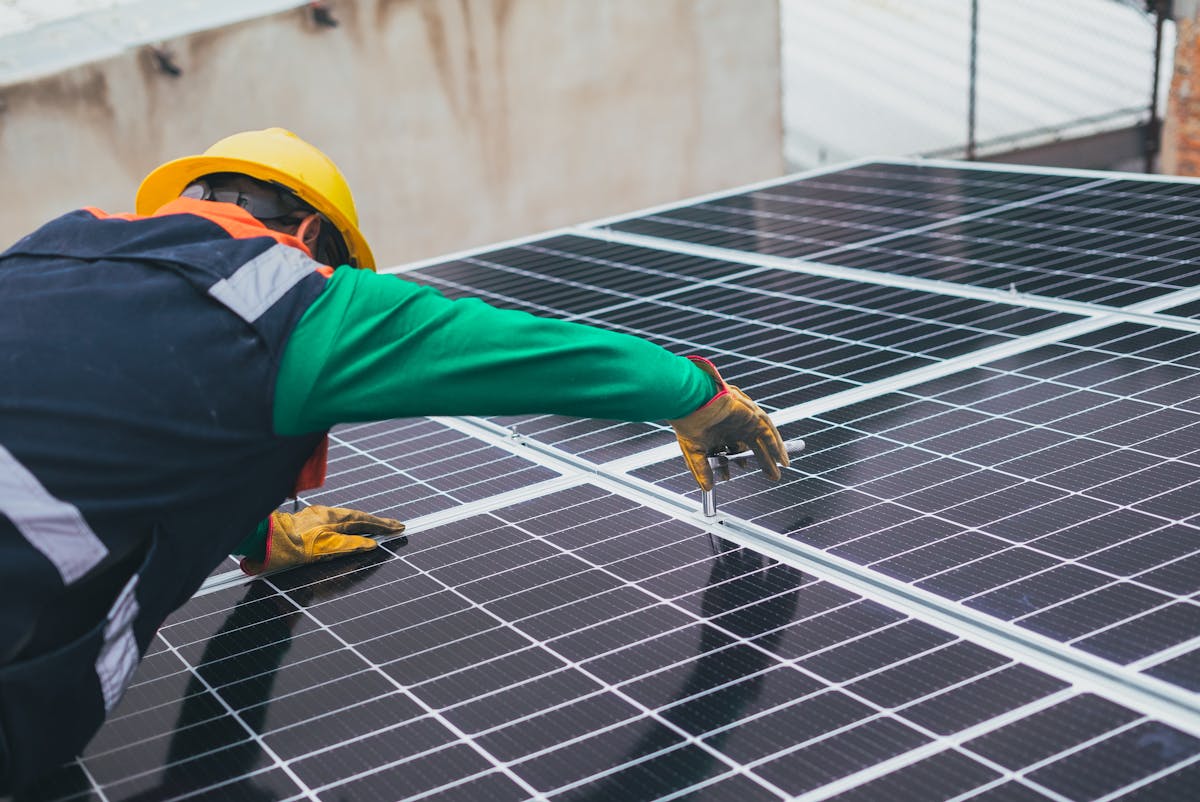 Pose de panneaux photovoltaïques par un installateur RGE à Nice